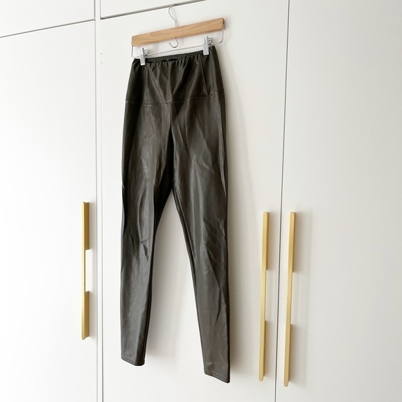 𝅺aritzia Wilfred Daria Vegan legging - Picture 4 of 12